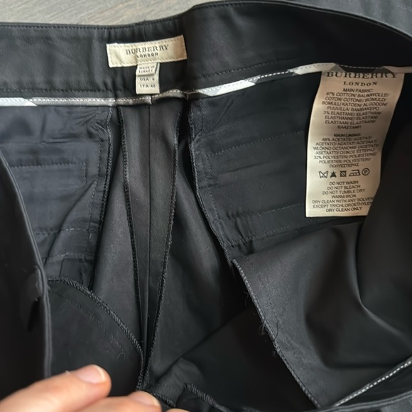 Burberry London US 6 Black Relaxed Pants. - Picture 6 of 8